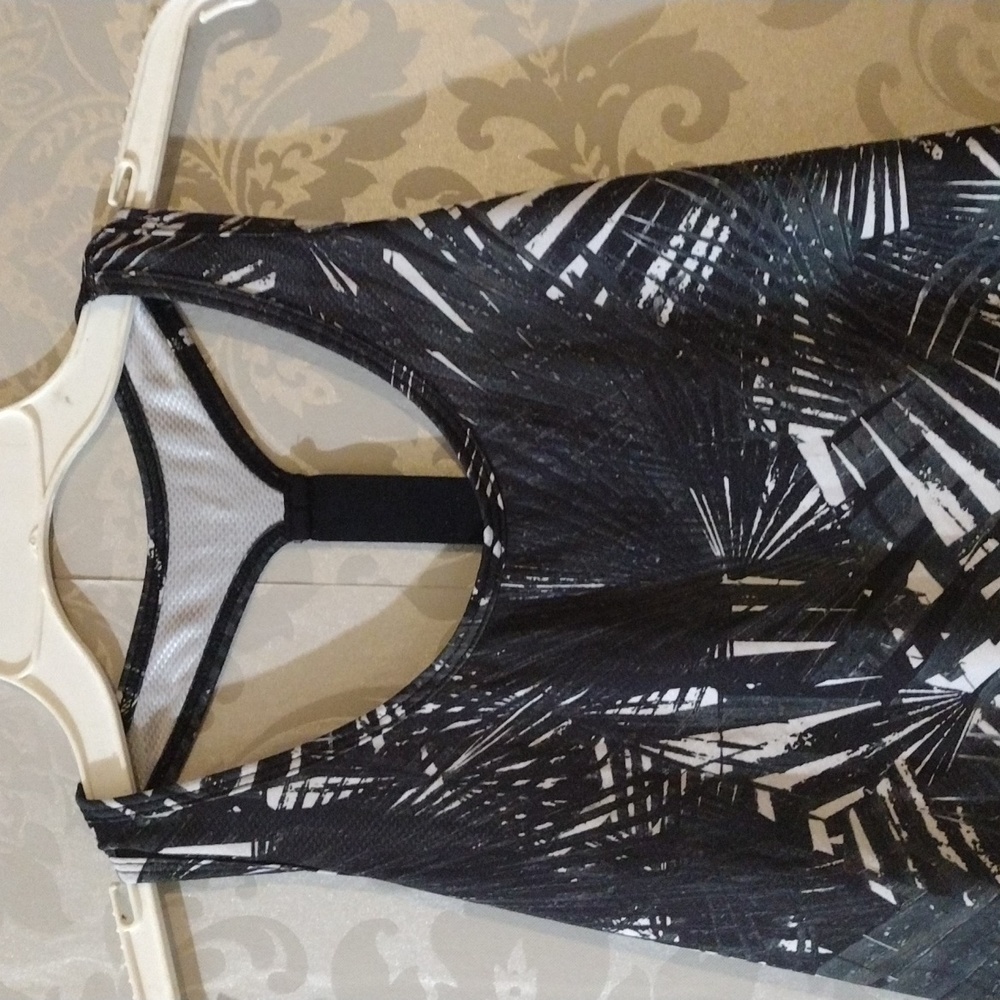 Old navy active top M - Picture 2 of 7